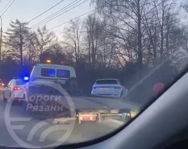На Московском шоссе в Рязани иномарка вылетела на тротуар